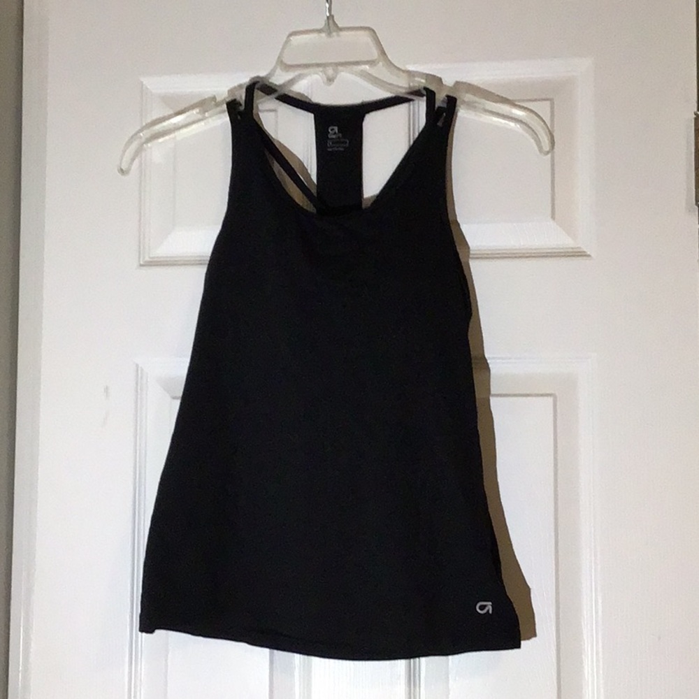 GAPfit women’s athletic top